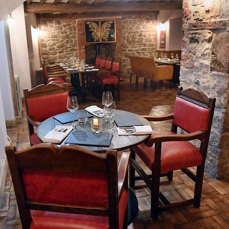Alfred Russel Wallace Restaurant With Rooms Usk Buitenkant foto