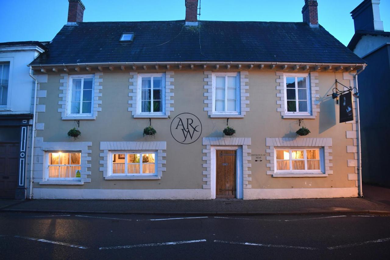 Alfred Russel Wallace Restaurant With Rooms Usk Buitenkant foto