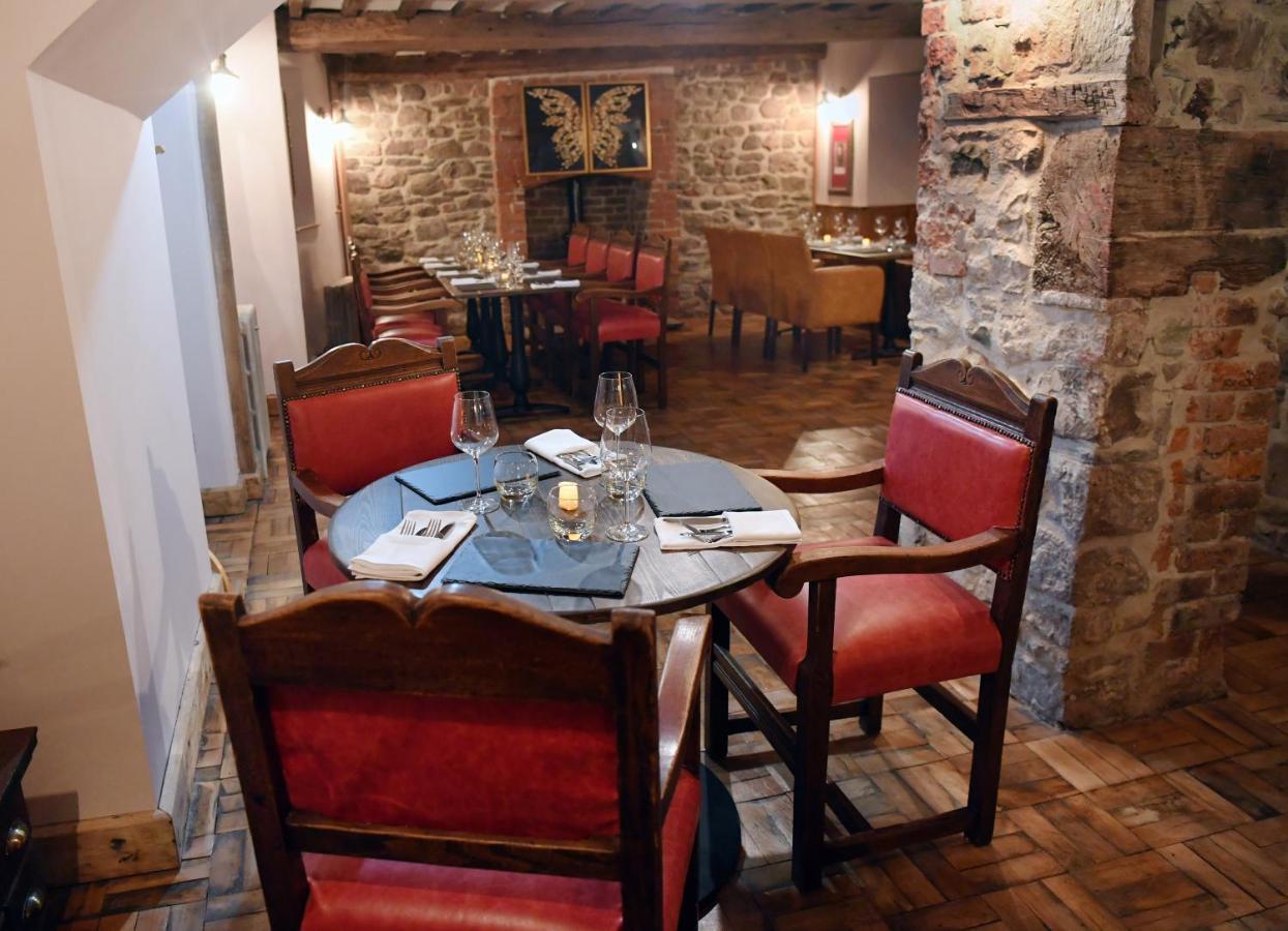 Alfred Russel Wallace Restaurant With Rooms Usk Buitenkant foto