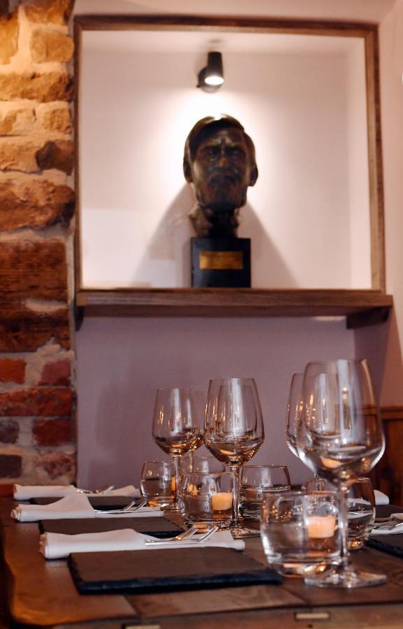Alfred Russel Wallace Restaurant With Rooms Usk Buitenkant foto
