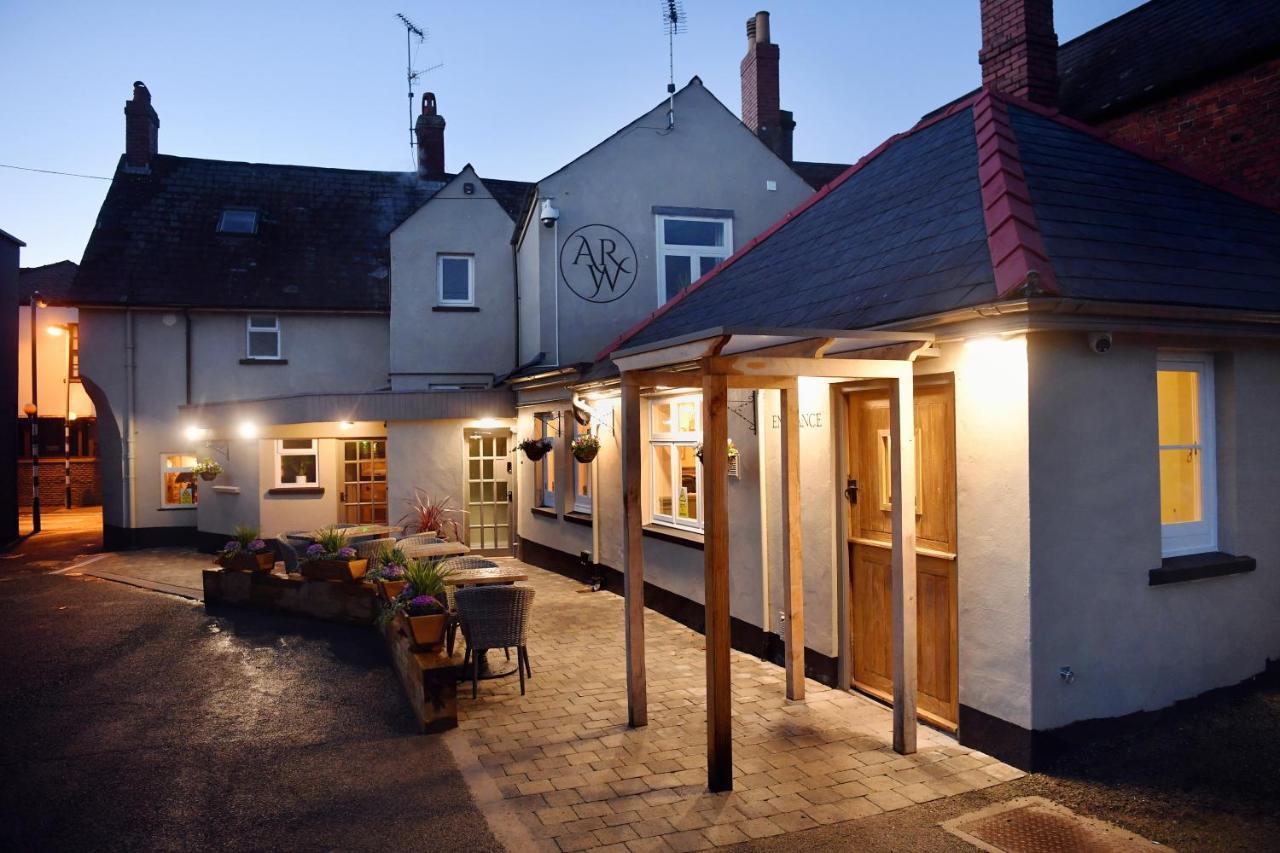 Alfred Russel Wallace Restaurant With Rooms Usk Buitenkant foto