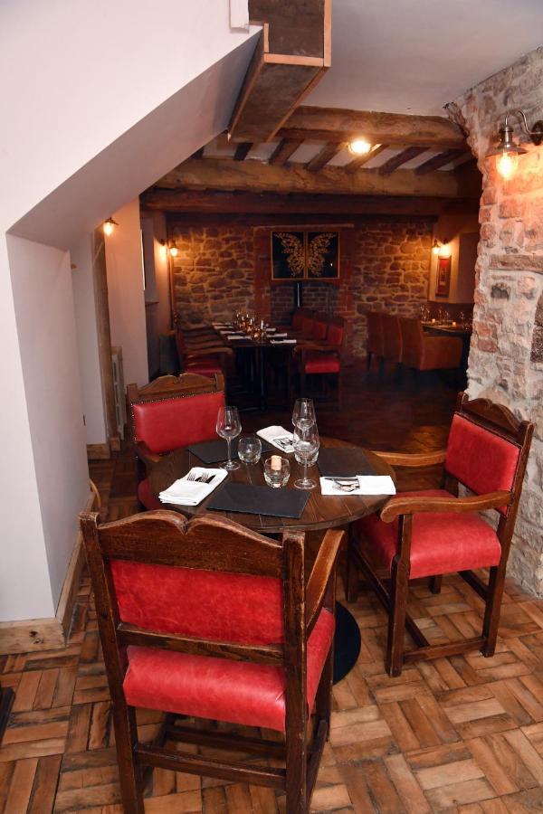 Alfred Russel Wallace Restaurant With Rooms Usk Buitenkant foto