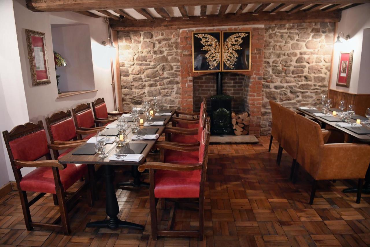Alfred Russel Wallace Restaurant With Rooms Usk Buitenkant foto